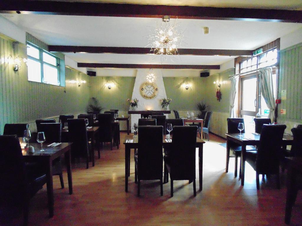 Cedar Inn Единбург Екстериор снимка