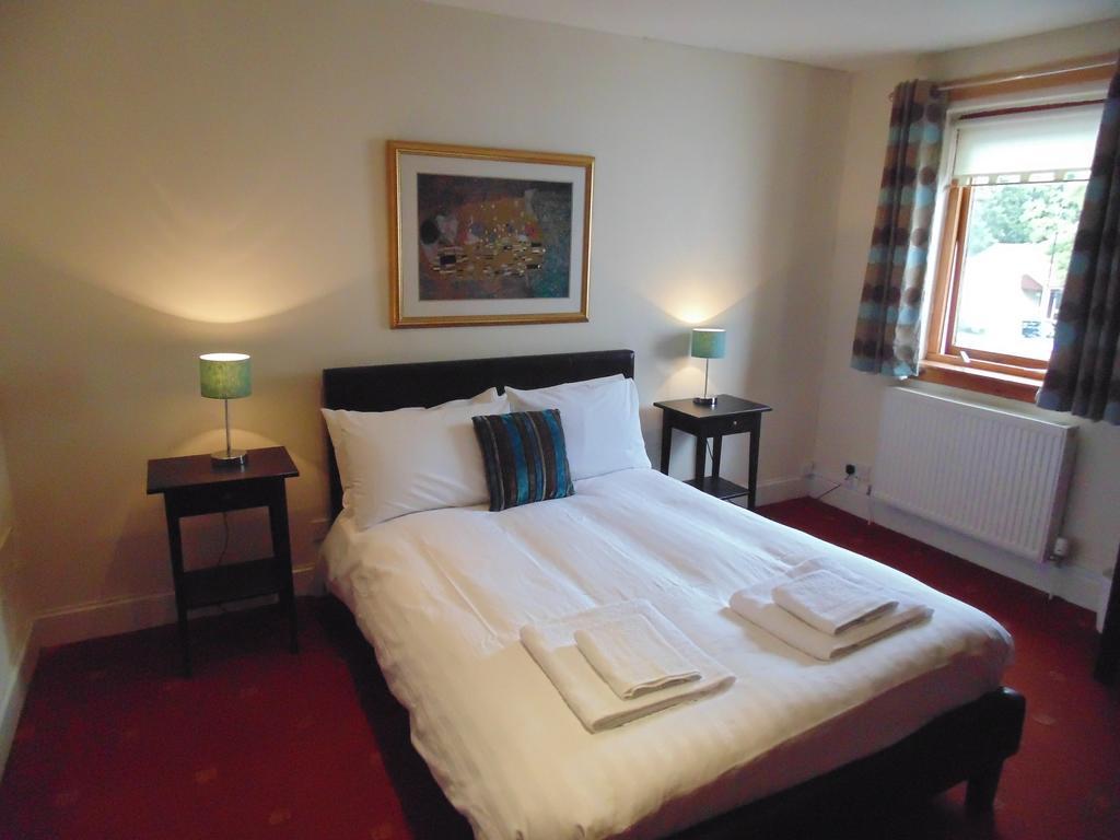 Cedar Inn Единбург Екстериор снимка