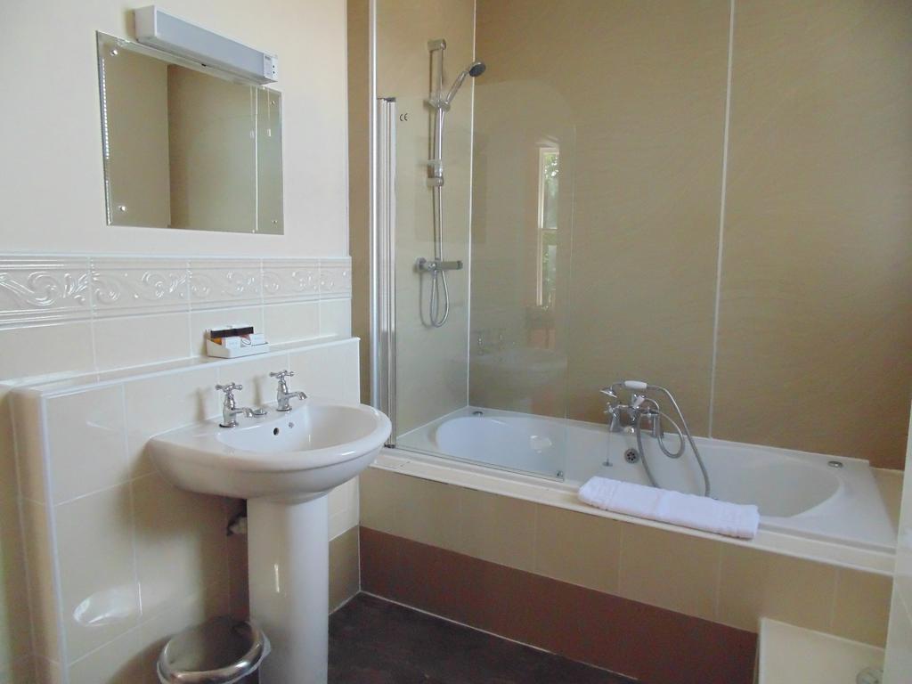 Cedar Inn Единбург Екстериор снимка