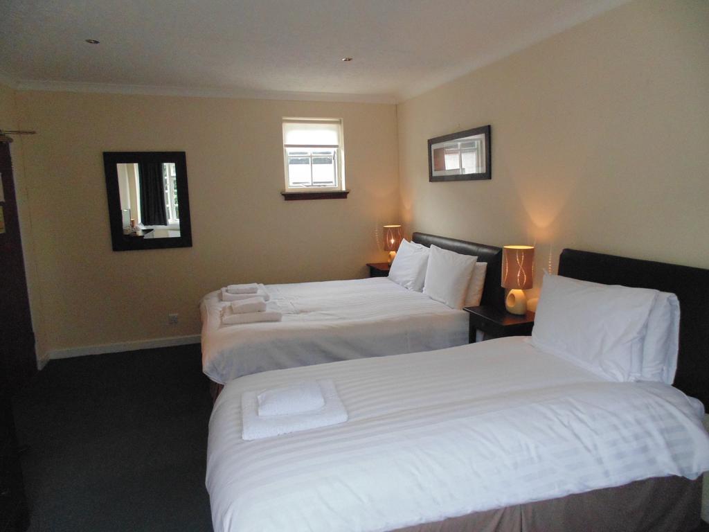 Cedar Inn Единбург Екстериор снимка