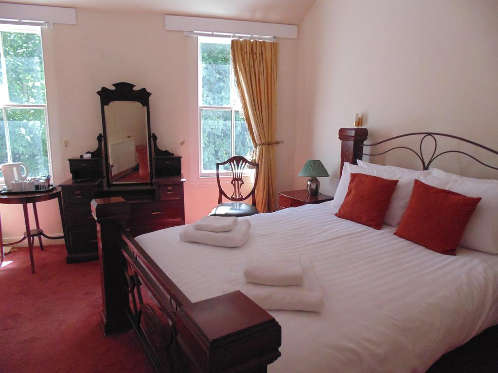 Cedar Inn Единбург Екстериор снимка