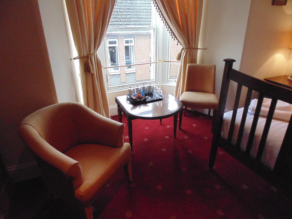 Cedar Inn Единбург Екстериор снимка