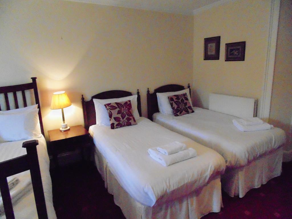 Cedar Inn Единбург Екстериор снимка