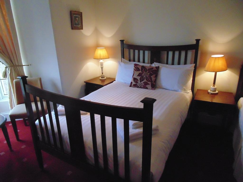 Cedar Inn Единбург Екстериор снимка