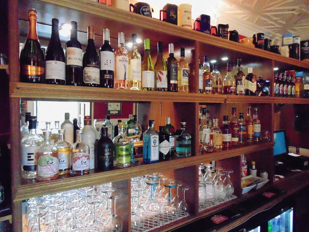 Cedar Inn Единбург Екстериор снимка