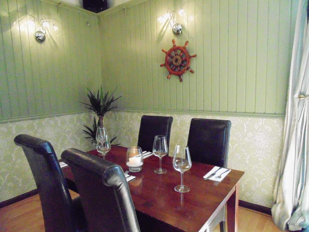 Cedar Inn Единбург Екстериор снимка