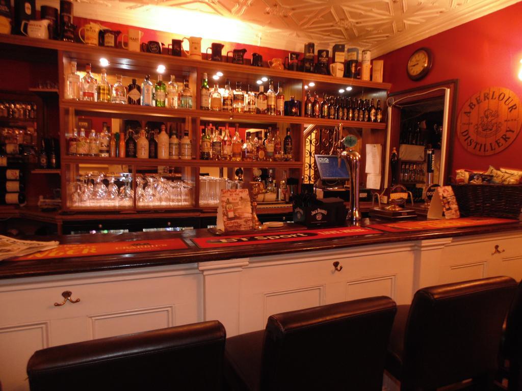Cedar Inn Единбург Екстериор снимка