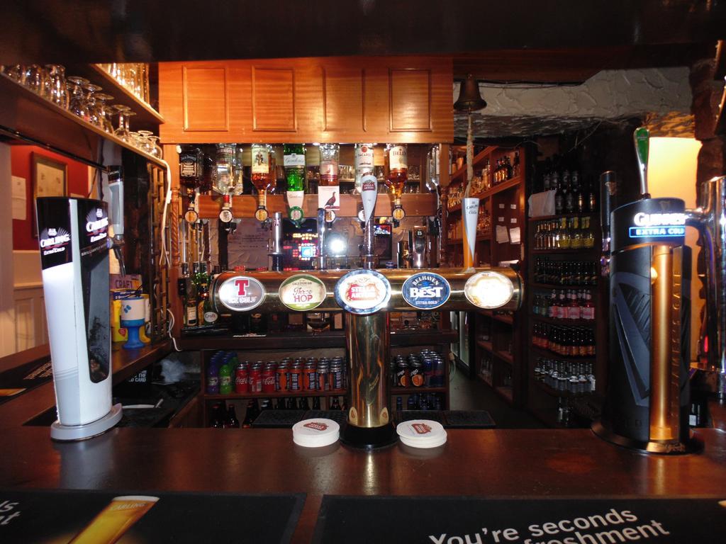 Cedar Inn Единбург Екстериор снимка