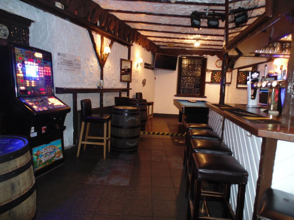 Cedar Inn Единбург Екстериор снимка