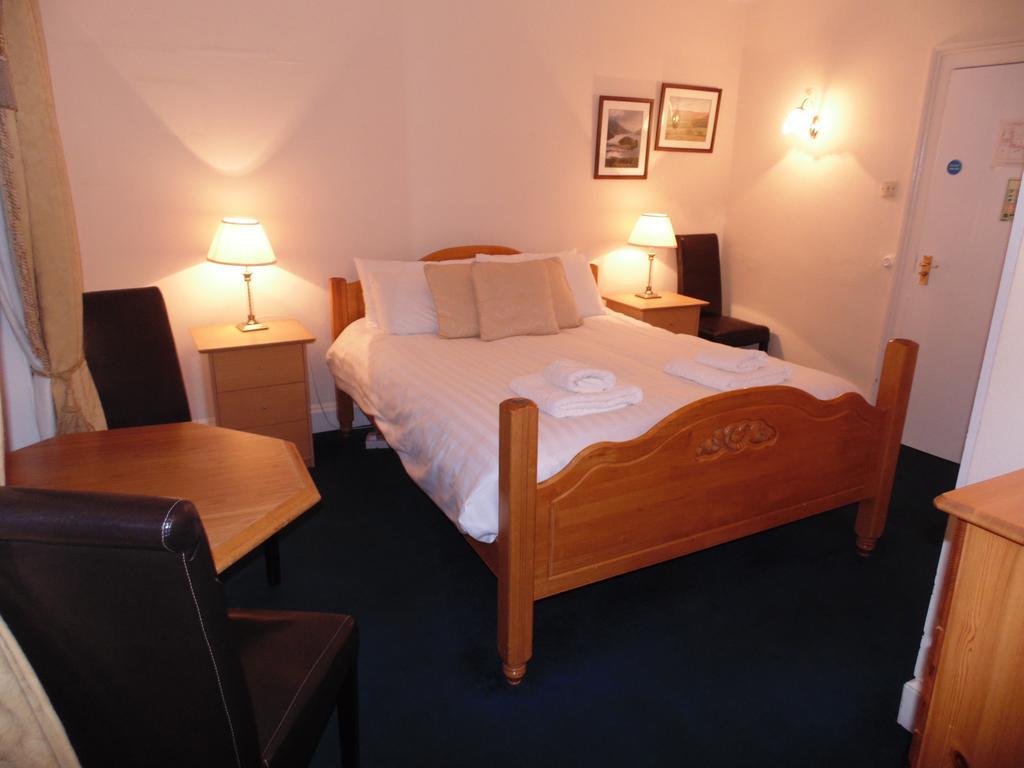 Cedar Inn Единбург Екстериор снимка