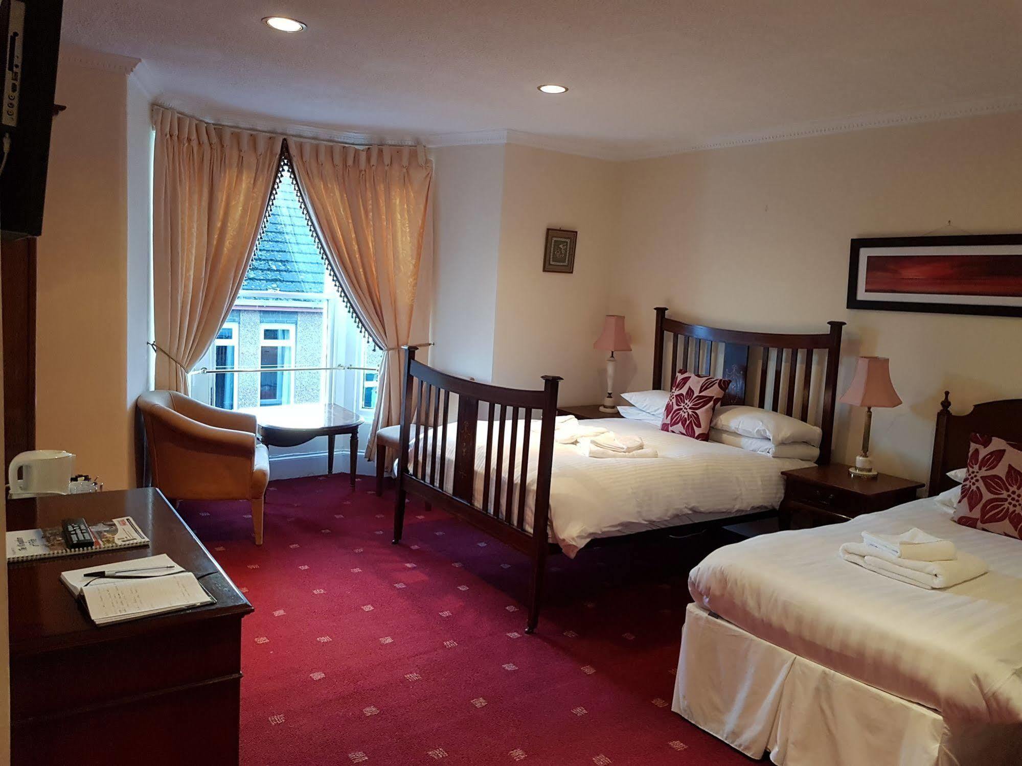 Cedar Inn Единбург Екстериор снимка