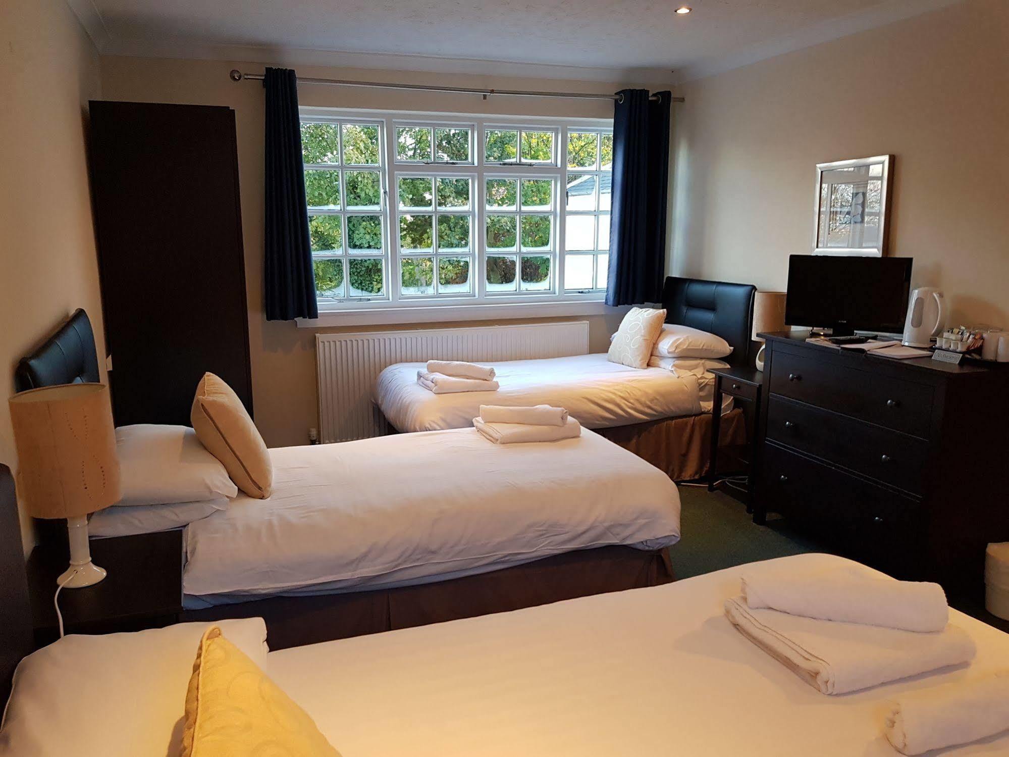 Cedar Inn Единбург Екстериор снимка