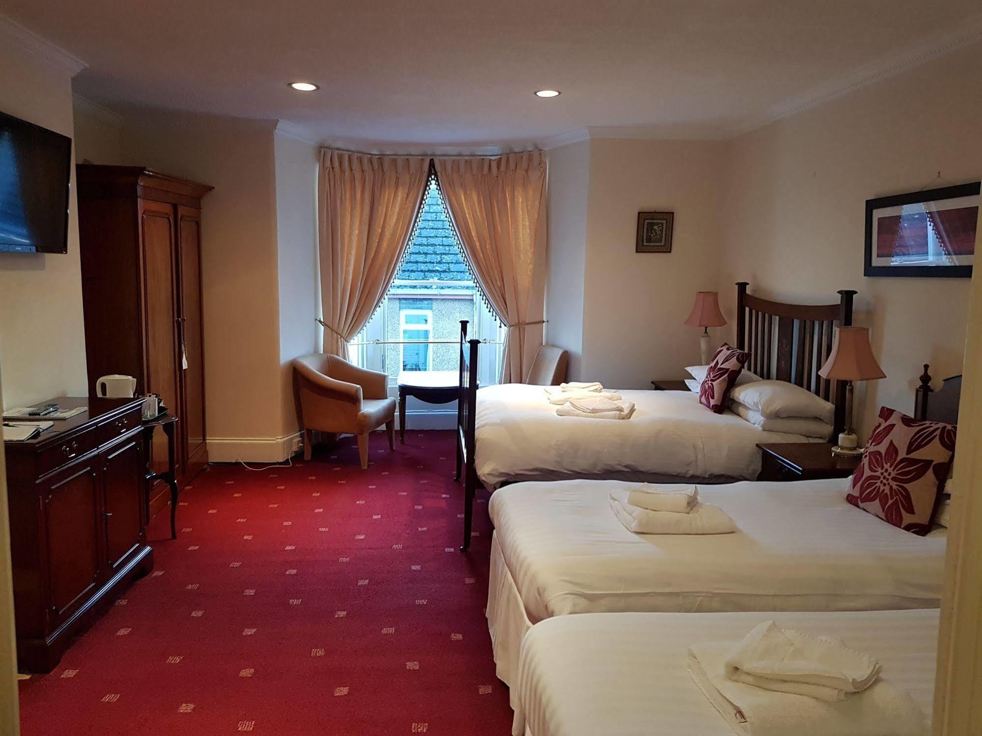 Cedar Inn Единбург Екстериор снимка