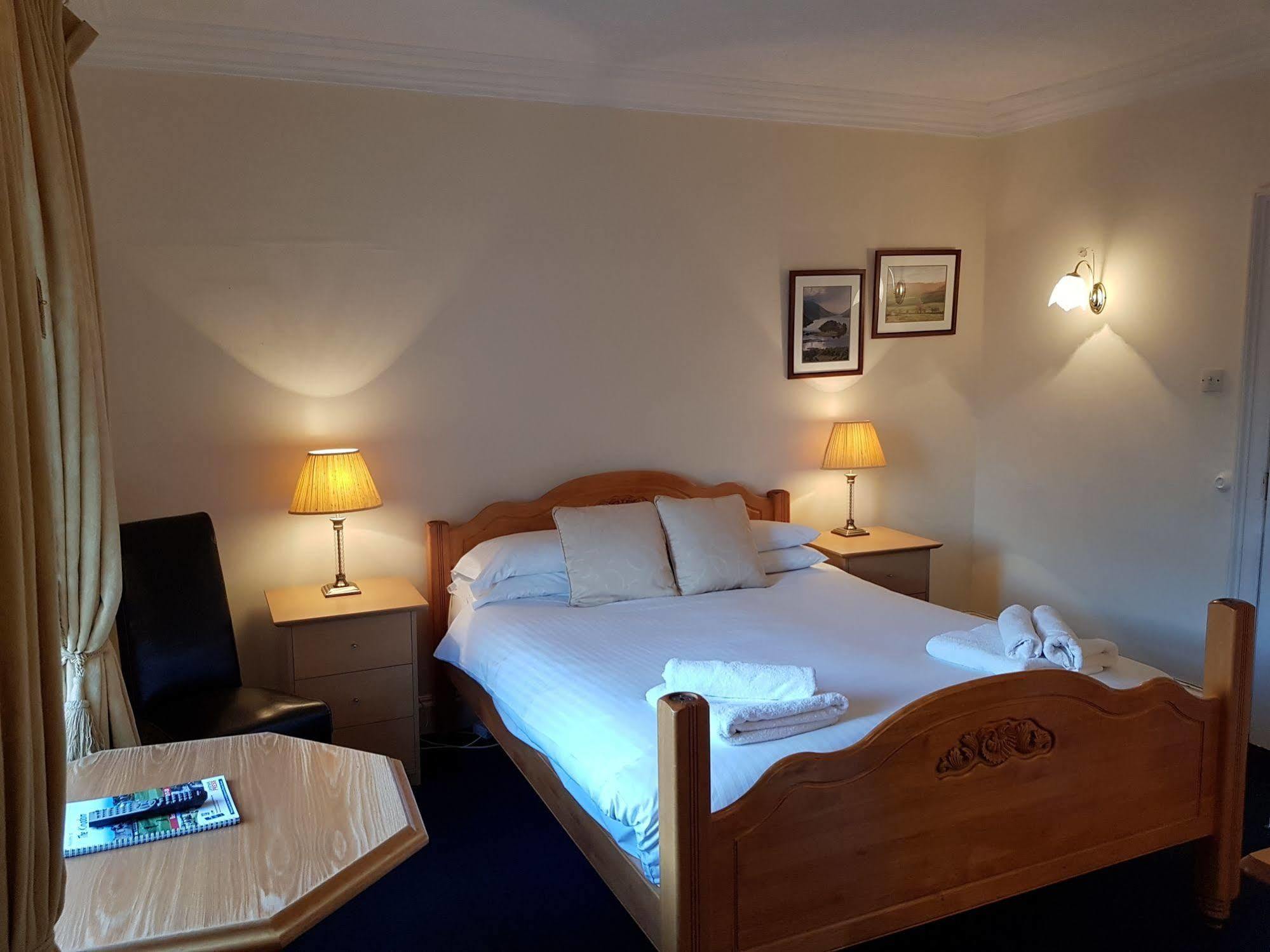 Cedar Inn Единбург Екстериор снимка
